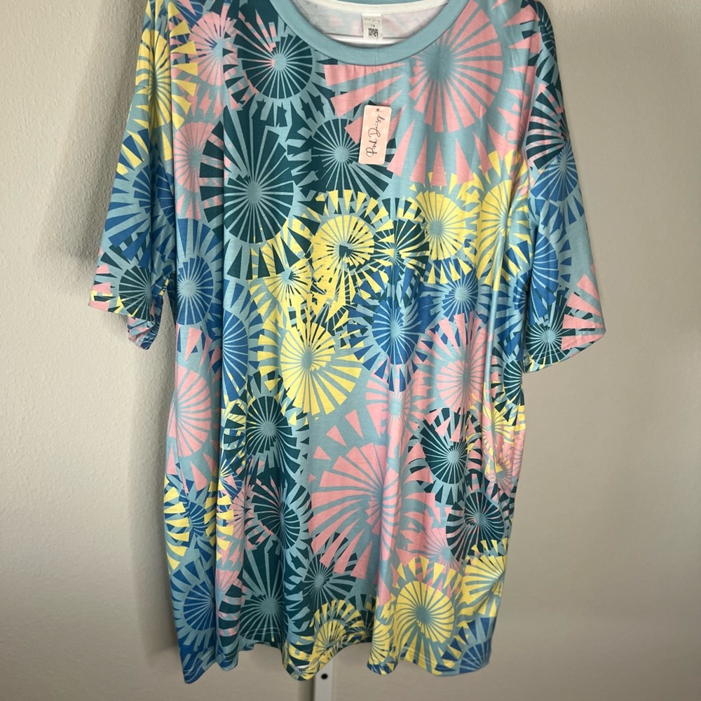 Pink Daisy Colorful Geometric Patterned short Sleeved Tunic